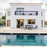 Cloxania Coral Villa *