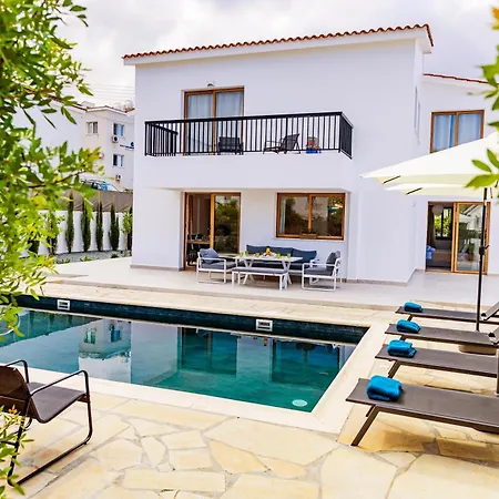 Villa Cloxania Coral Peyia