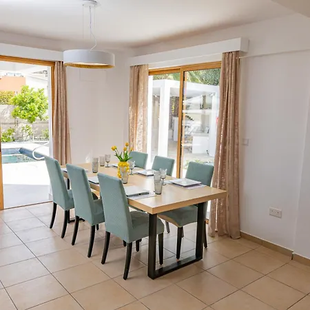 Cloxania Coral Villa Peyia