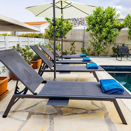 Cloxania Coral Villa *