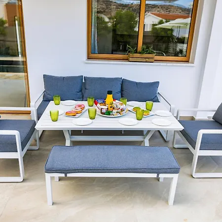 Cloxania Coral Villa