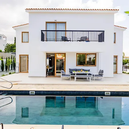 Cloxania Coral Villa *