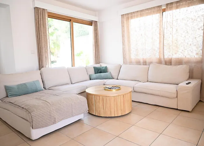 Cloxania Coral Villa Peyia