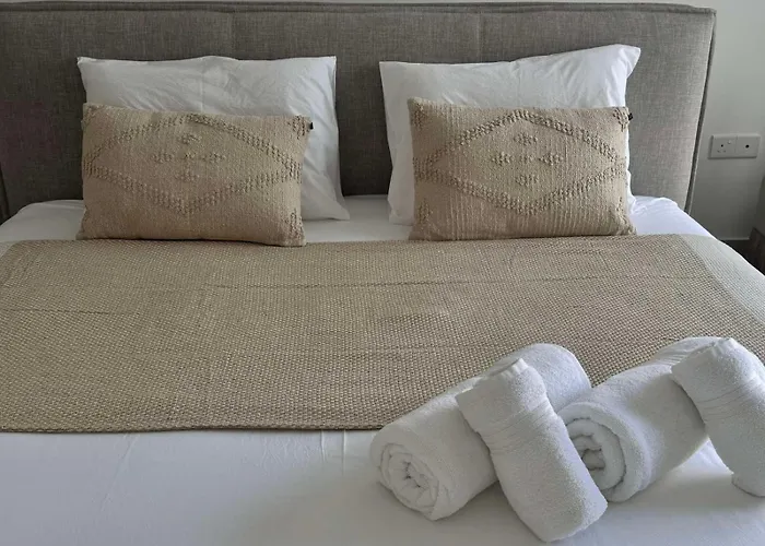 Cloxania Coral * Peyia