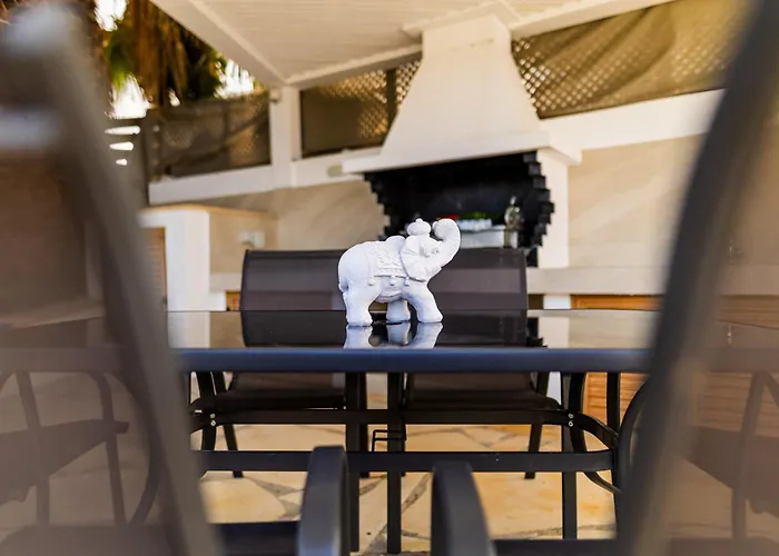 Cloxania Coral Villa *