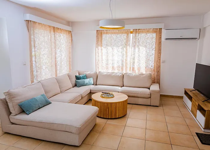 Cloxania Coral Villa *