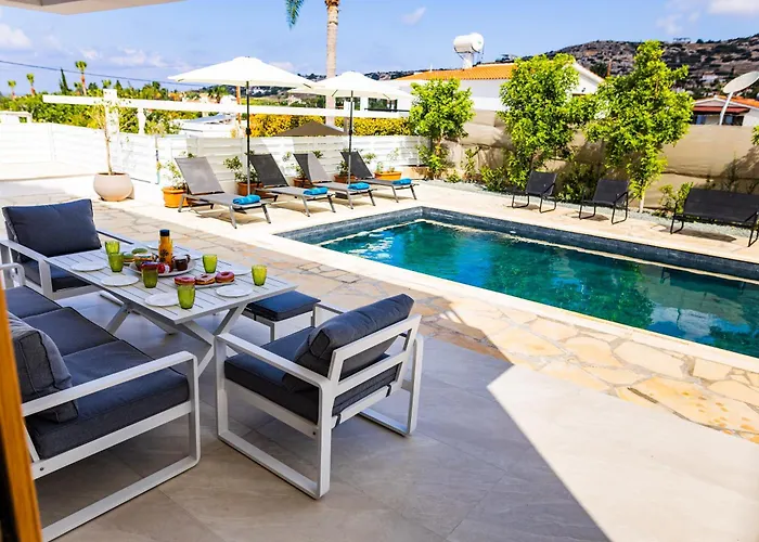 Cloxania Coral Villa Peyia