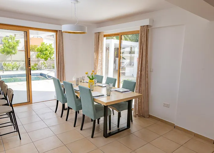 Cloxania Coral Villa Peyia