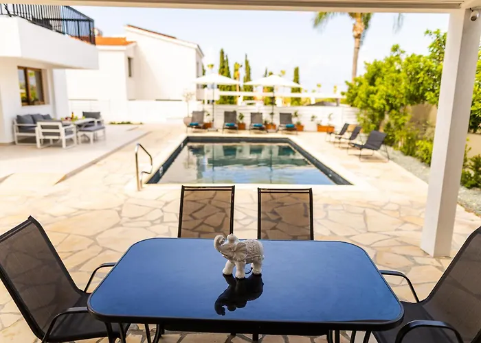 Villa Cloxania Coral Peyia