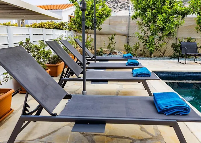 Cloxania Coral Villa *