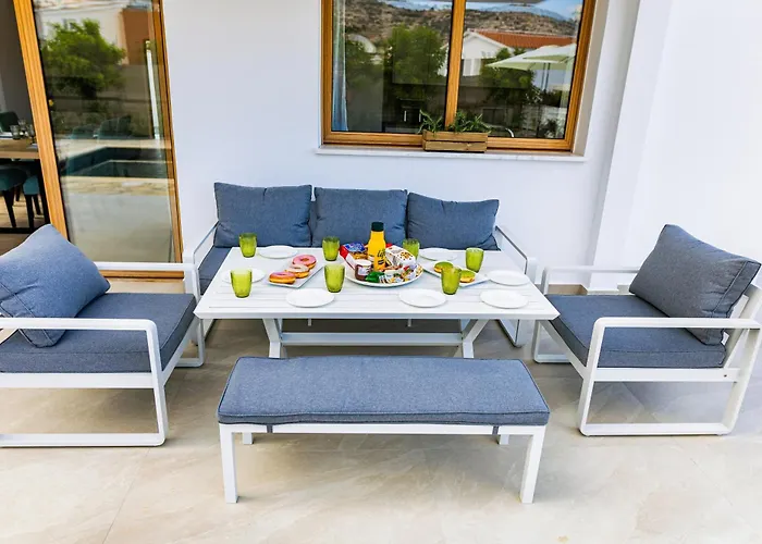 Cloxania Coral Villa