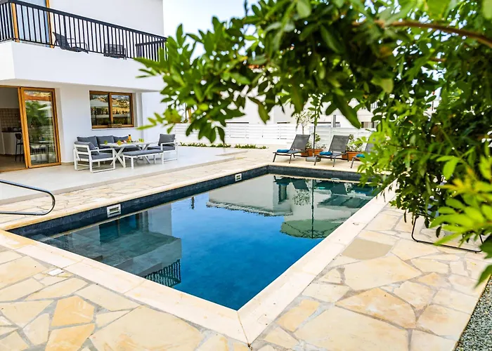 Cloxania Coral Peyia